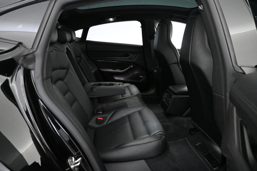 Porsche Taycan vaihtoauto