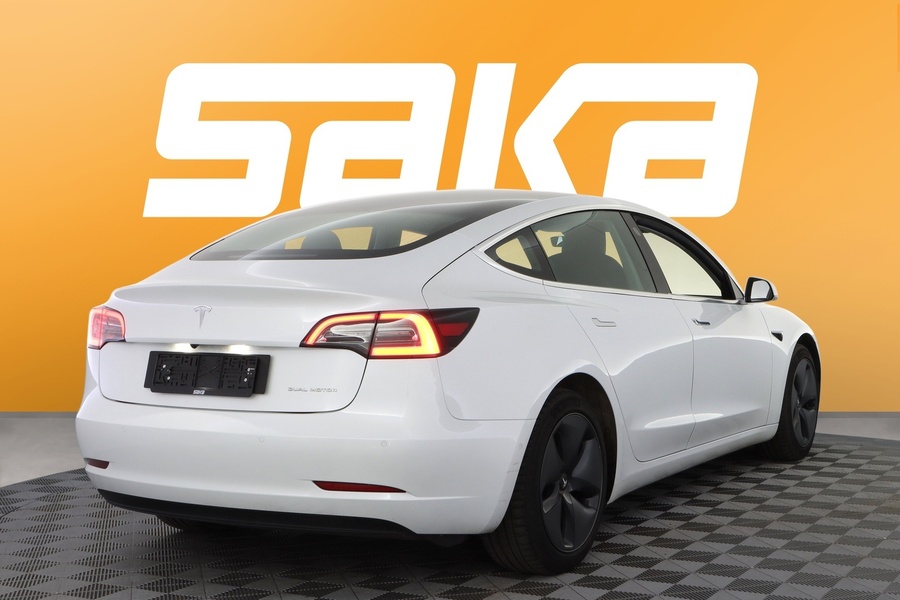 Tesla Model 3 vaihtoauto