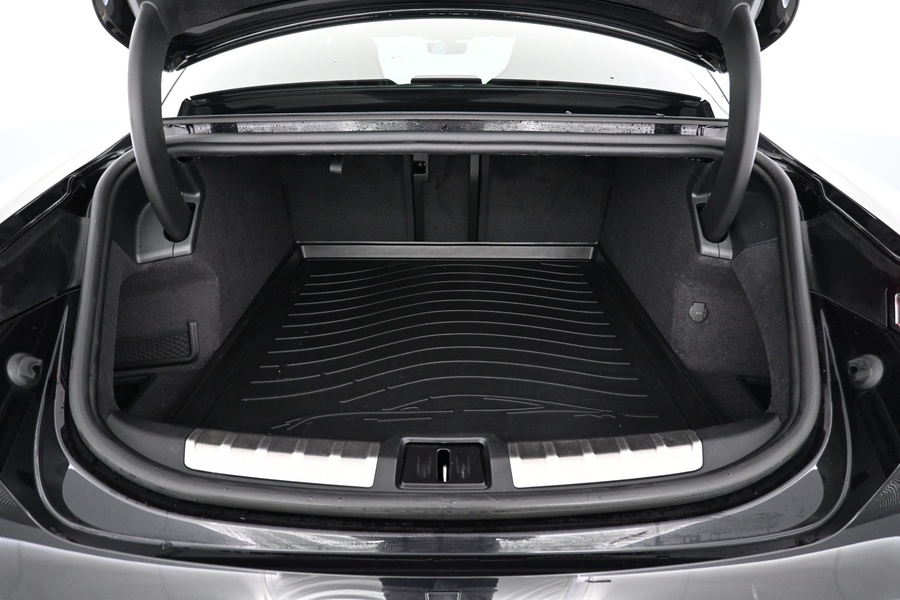 Porsche Taycan vaihtoauto