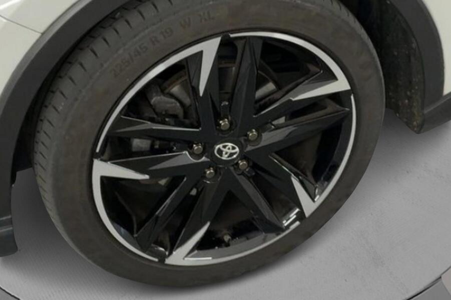 Toyota C-HR vaihtoauto