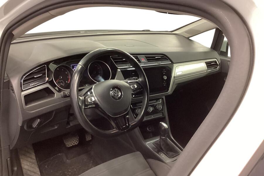 Volkswagen Touran vaihtoauto