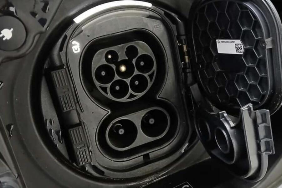 Mercedes-Benz EQA vaihtoauto