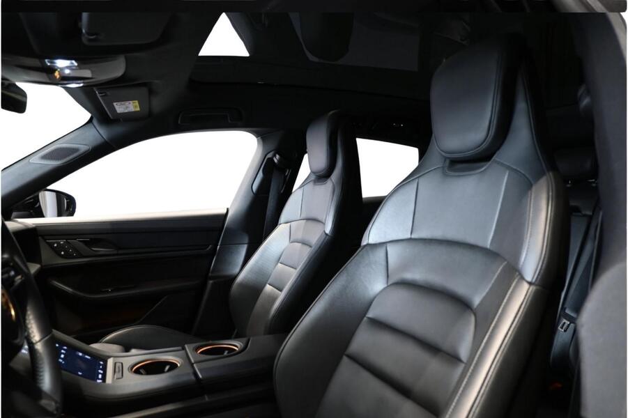 Porsche Taycan vaihtoauto