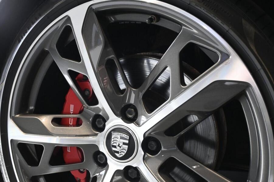 Porsche Taycan vaihtoauto