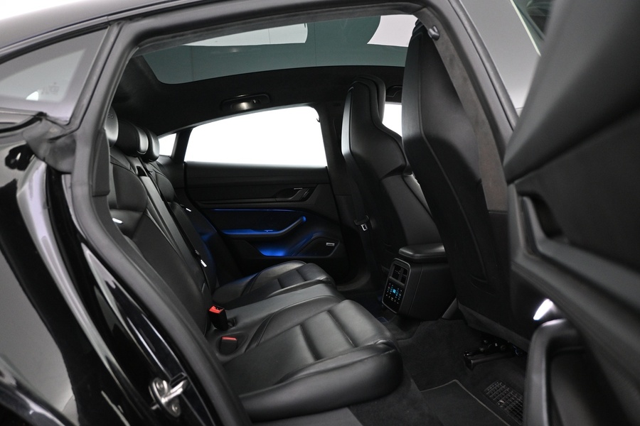 Porsche Taycan vaihtoauto