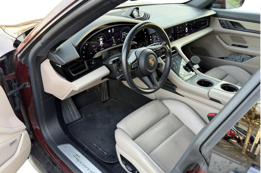 Porsche Taycan vaihtoauto