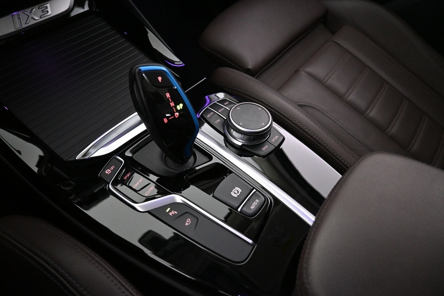 BMW iX3 vaihtoauto