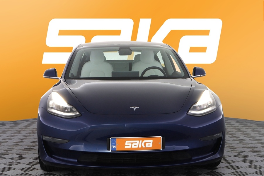 Tesla Model 3 vaihtoauto