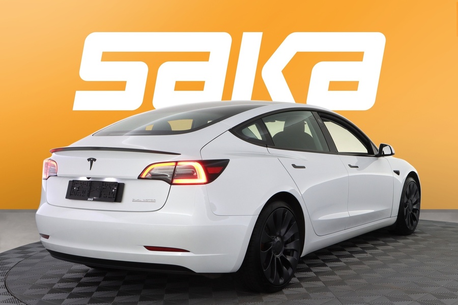 Tesla Model 3 vaihtoauto