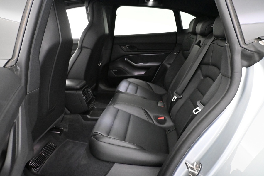 Porsche Taycan vaihtoauto