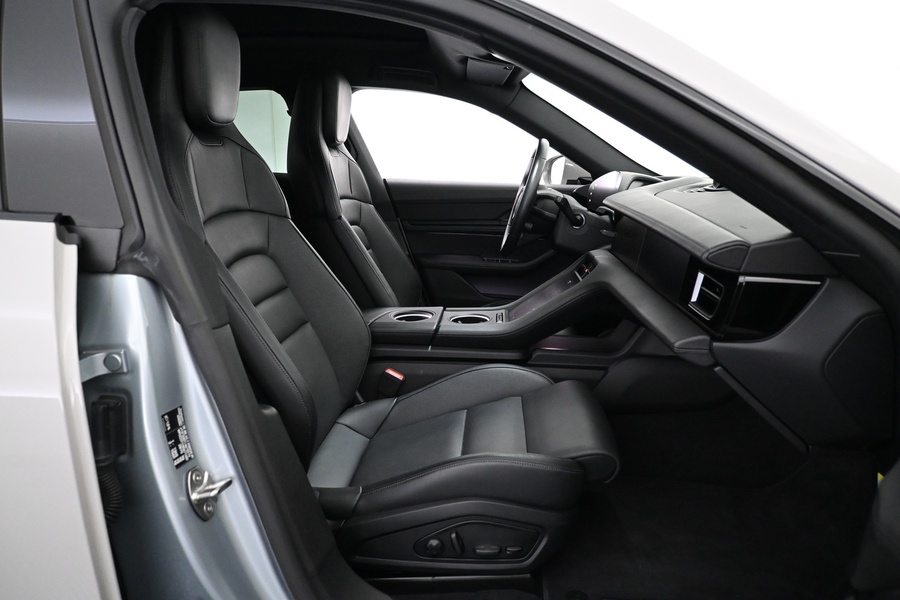 Porsche Taycan vaihtoauto