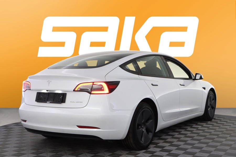 Tesla Model 3 vaihtoauto