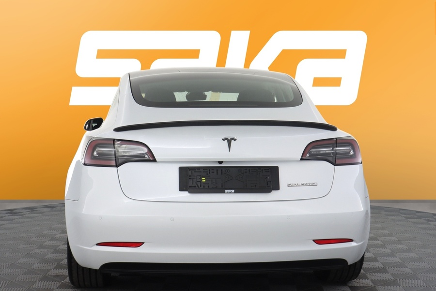 Tesla Model 3 vaihtoauto