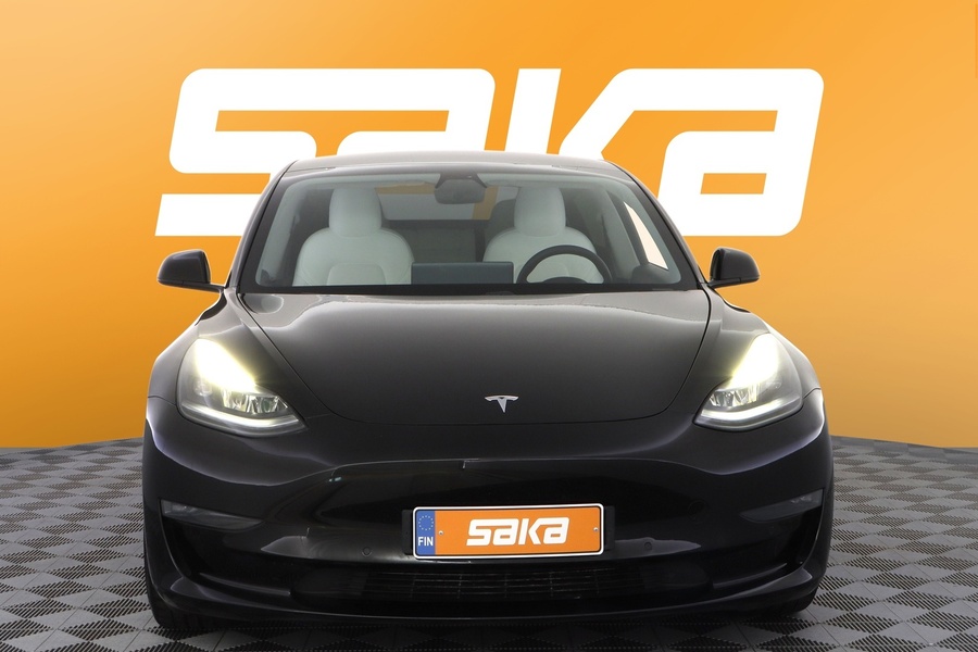 Tesla Model 3 vaihtoauto