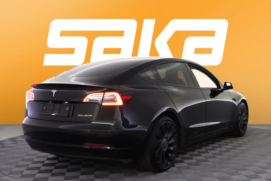 Tesla Model 3 vaihtoauto