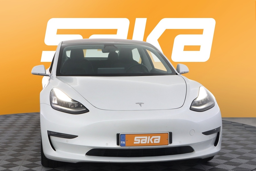 Tesla Model 3 vaihtoauto