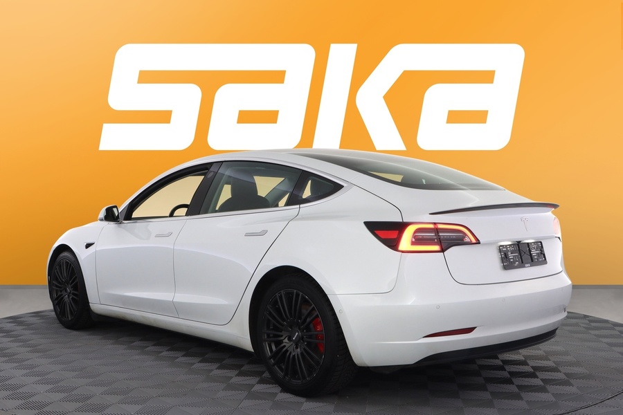 Tesla Model 3 vaihtoauto