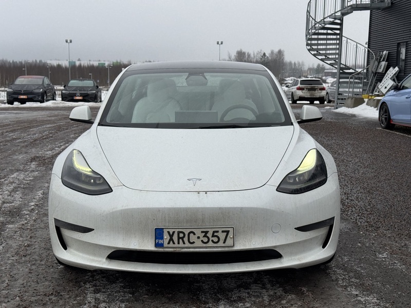 Tesla Model 3 vaihtoauto