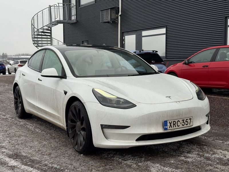 Tesla Model 3 vaihtoauto