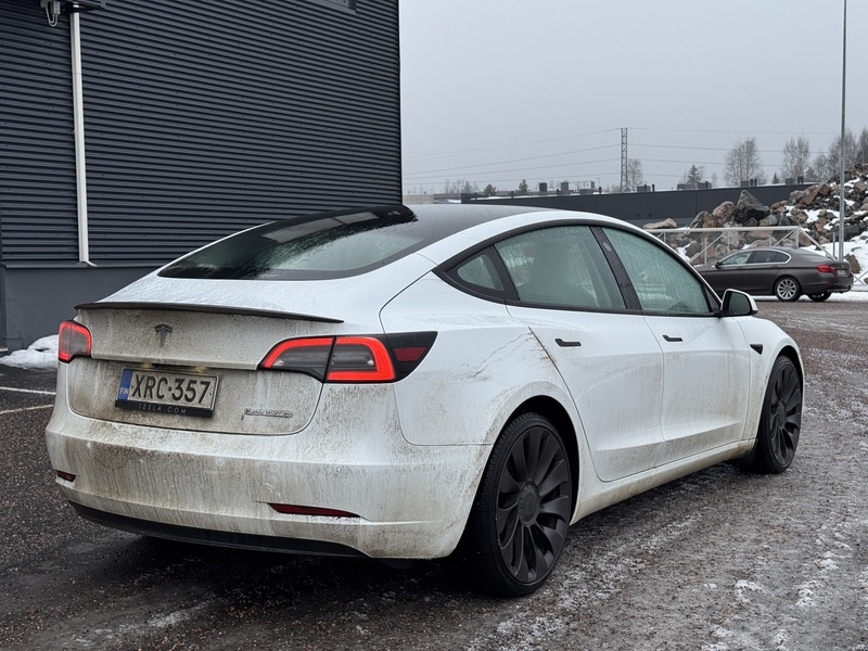 Tesla Model 3 vaihtoauto