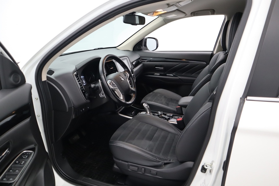 Mitsubishi Outlander PHEV vaihtoauto
