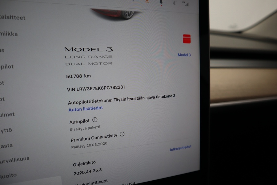 Tesla Model 3 vaihtoauto