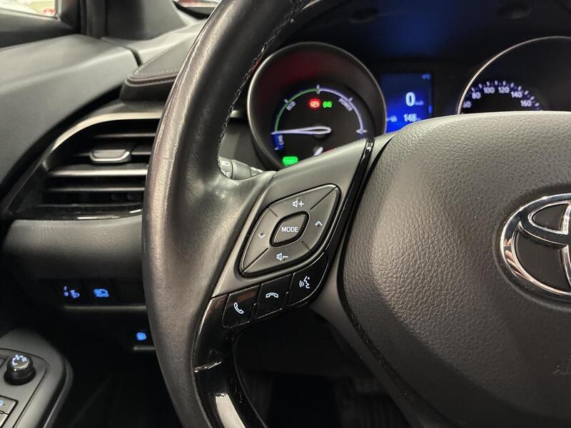 Toyota C-HR vaihtoauto