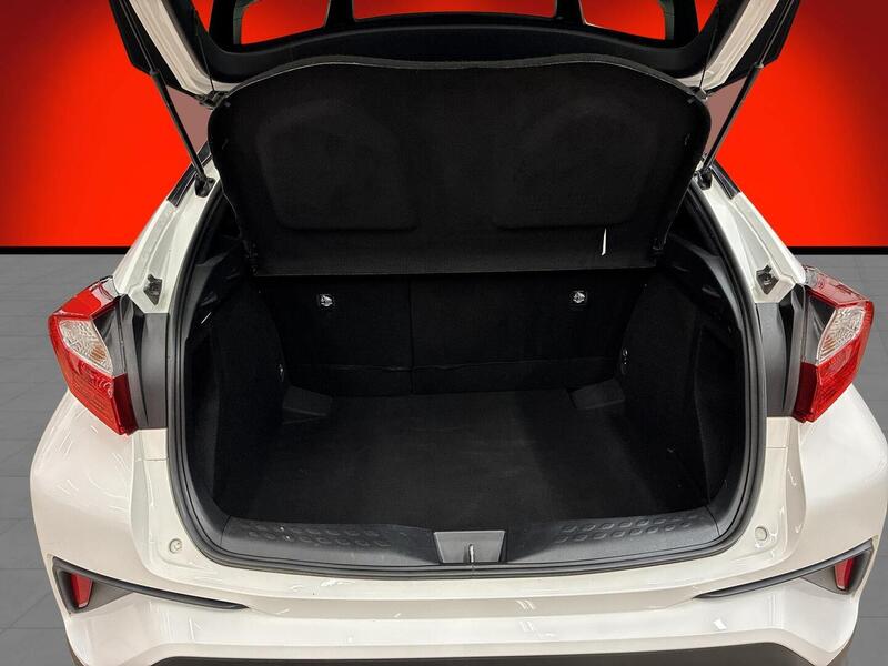 Toyota C-HR vaihtoauto