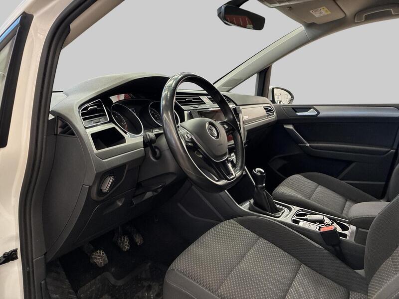 Volkswagen Touran vaihtoauto