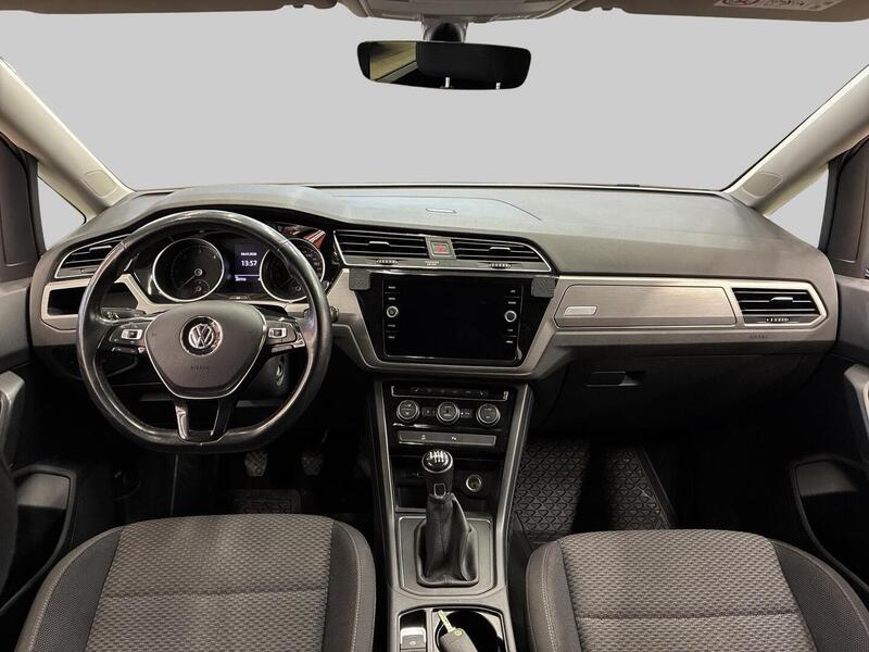 Volkswagen Touran vaihtoauto