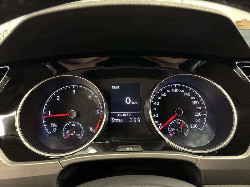 Volkswagen Touran vaihtoauto