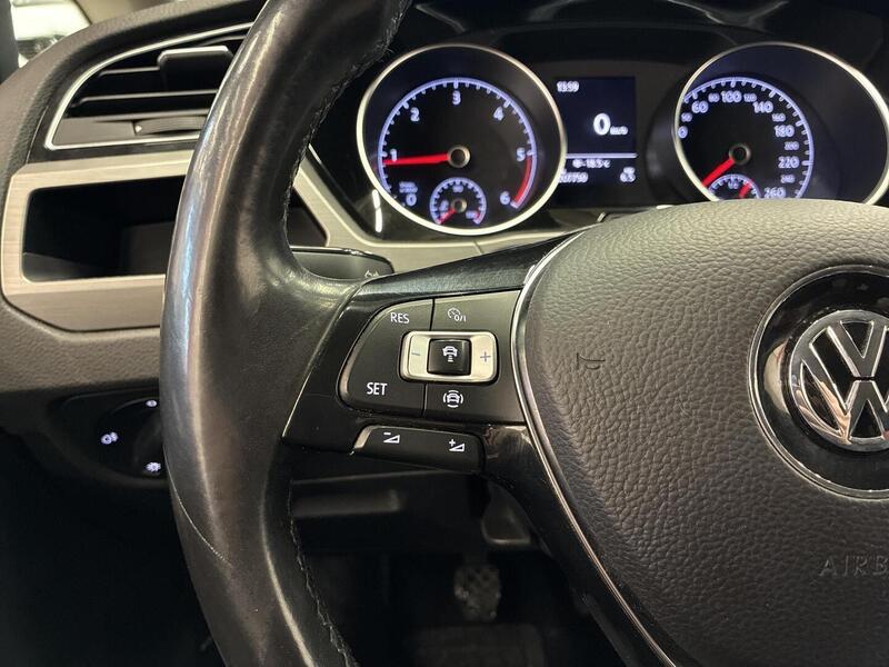 Volkswagen Touran vaihtoauto