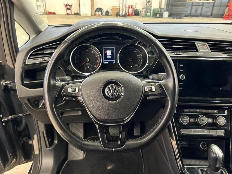 Volkswagen Touran vaihtoauto