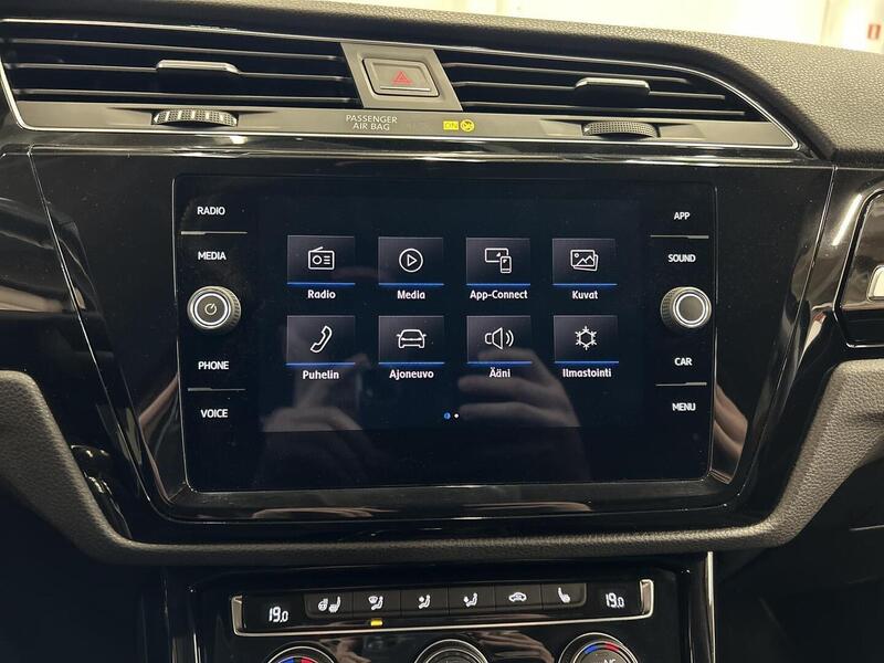 Volkswagen Touran vaihtoauto