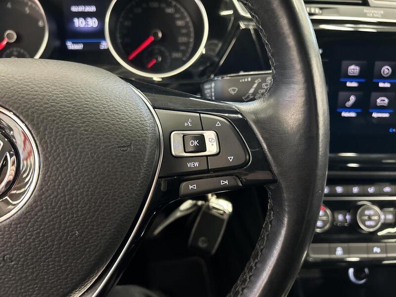 Volkswagen Touran vaihtoauto