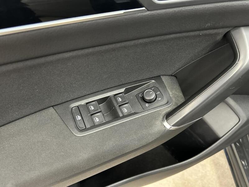 Volkswagen Touran vaihtoauto