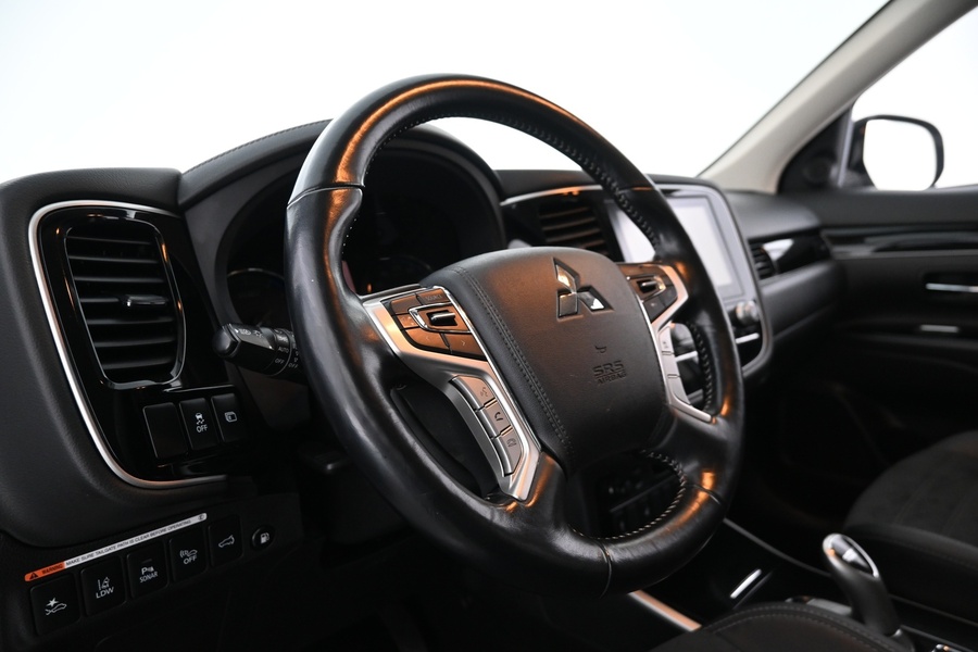 Mitsubishi Outlander PHEV vaihtoauto