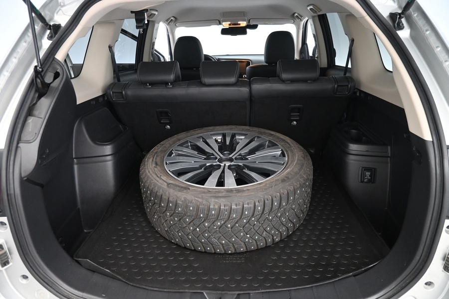 Mitsubishi Outlander PHEV vaihtoauto