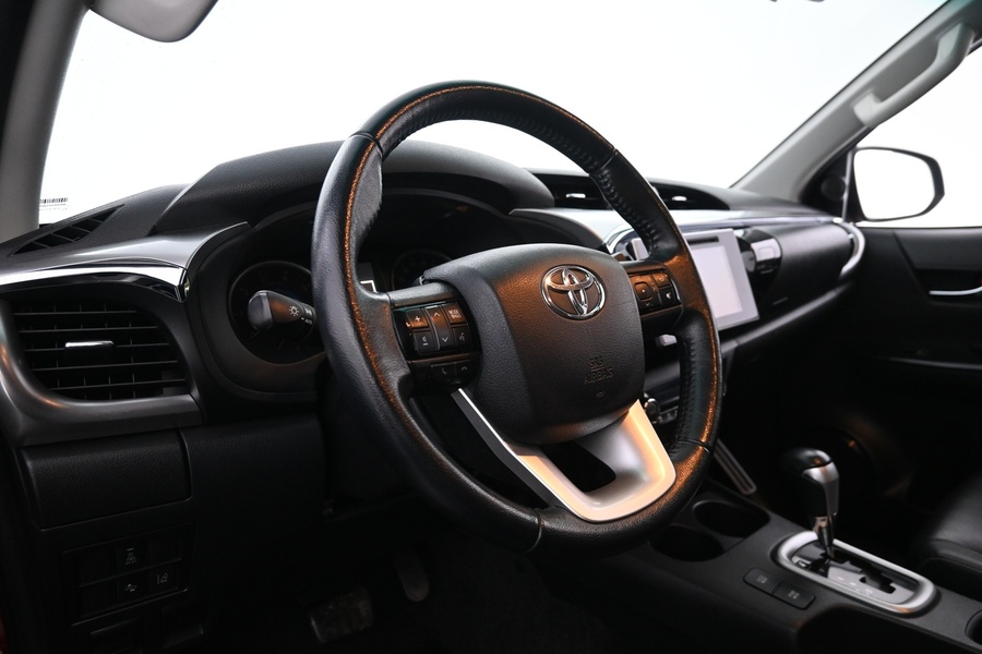 Toyota Hilux vaihtoauto