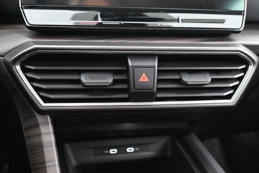 SEAT Leon Sportstourer vaihtoauto