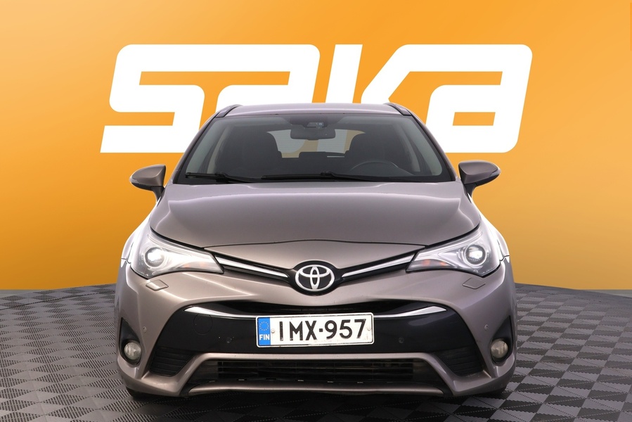 Toyota Avensis vaihtoauto