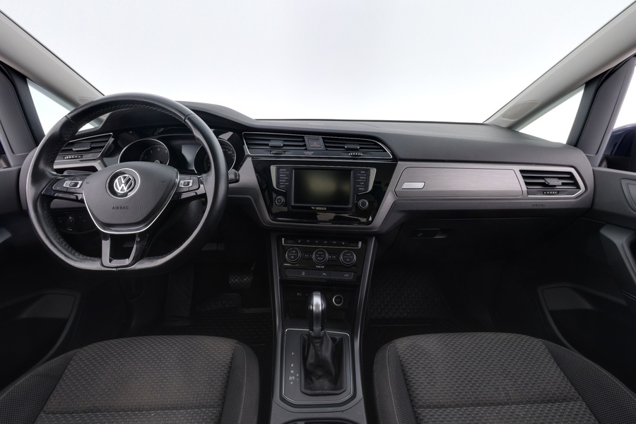 Volkswagen Touran vaihtoauto