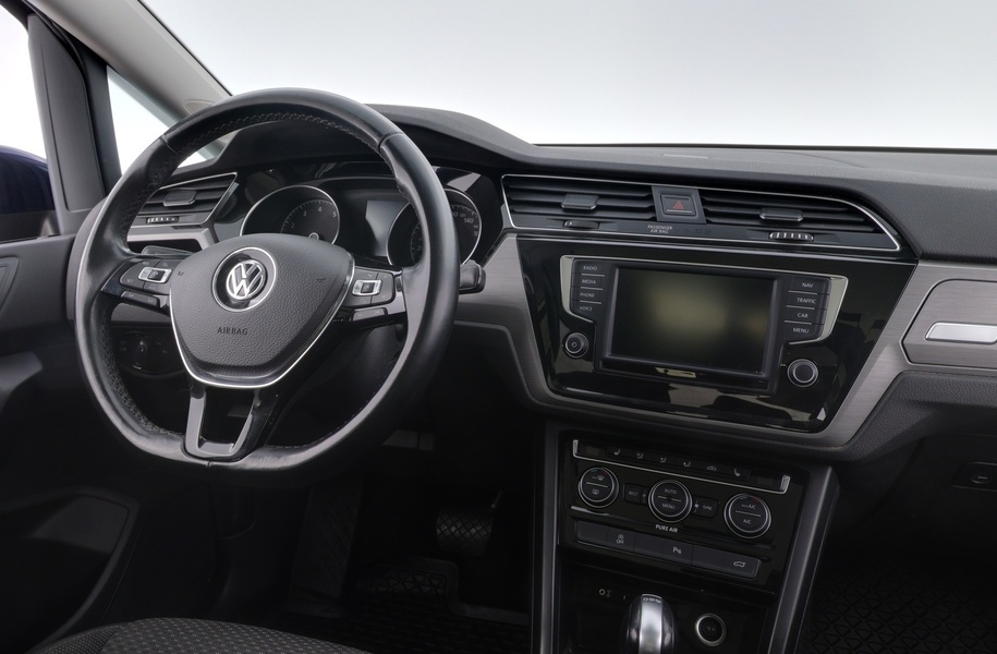 Volkswagen Touran vaihtoauto