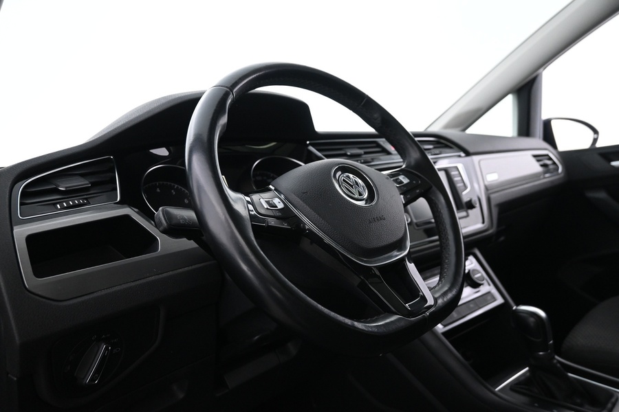 Volkswagen Touran vaihtoauto