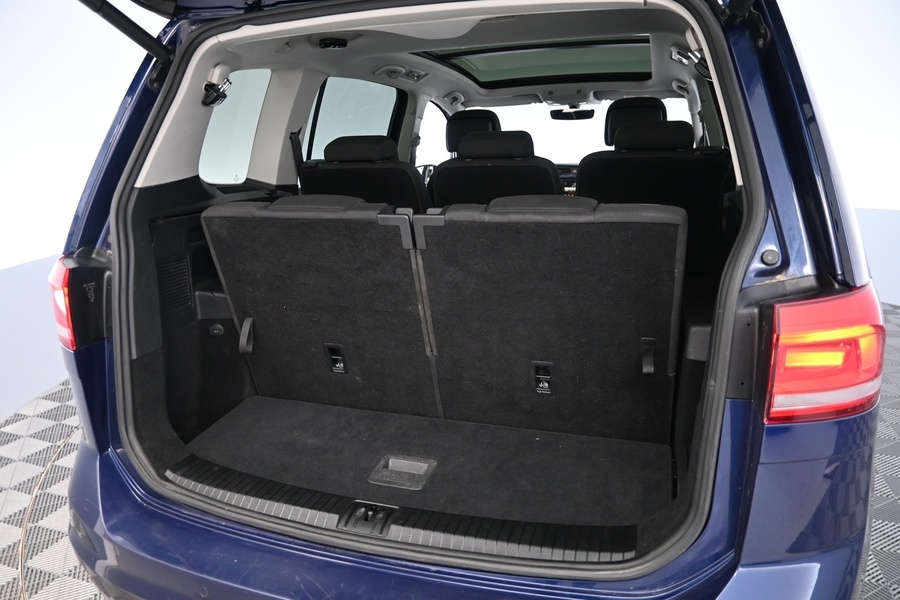 Volkswagen Touran vaihtoauto