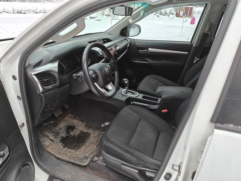 Toyota Hilux vaihtoauto