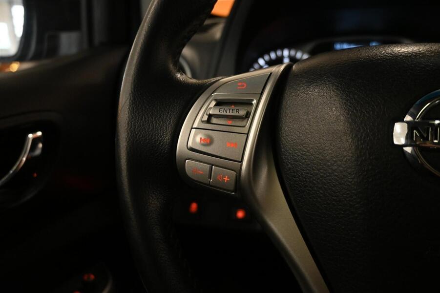 Nissan Navara vaihtoauto