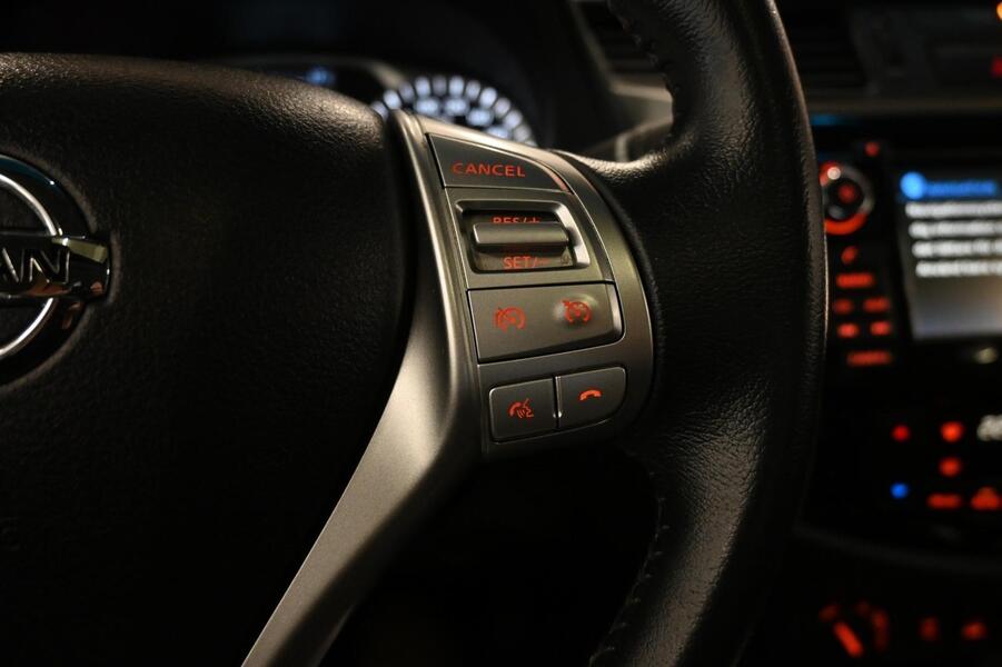 Nissan Navara vaihtoauto