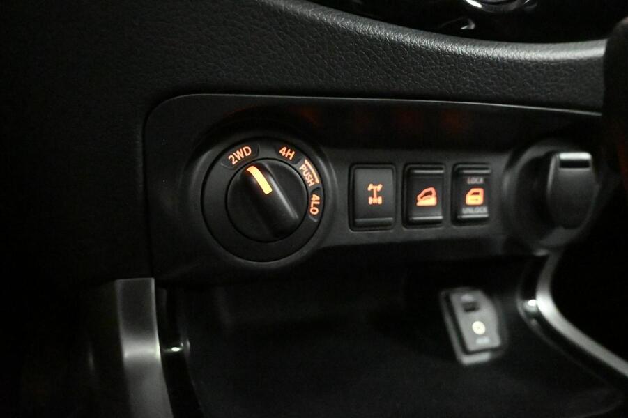 Nissan Navara vaihtoauto