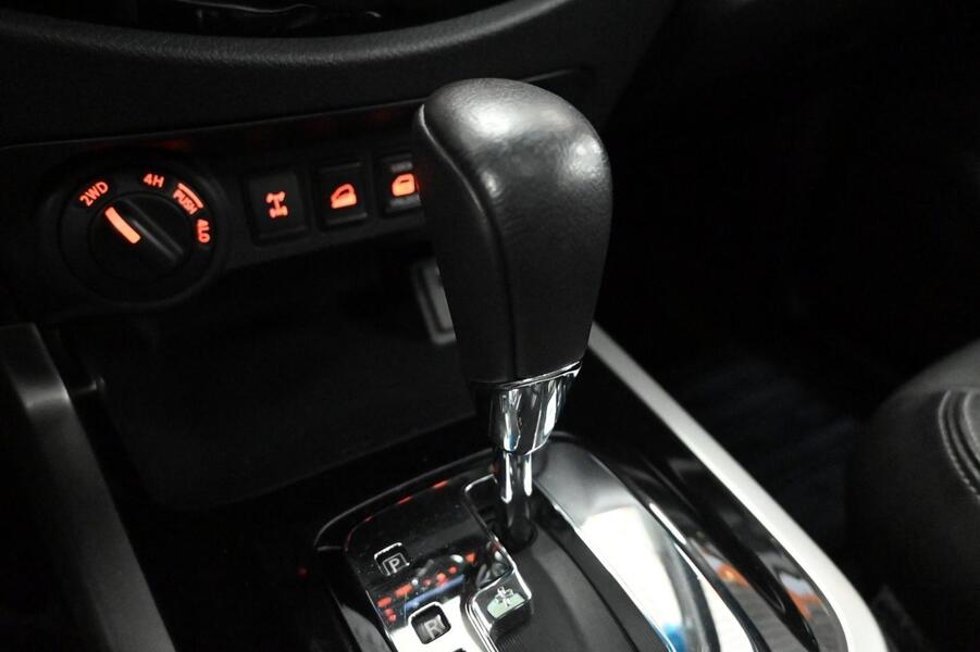 Nissan Navara vaihtoauto